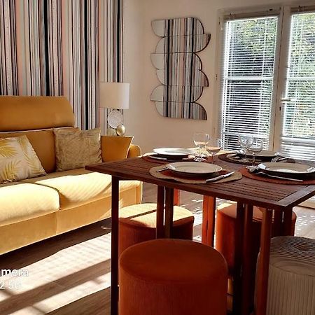 Rez-de-chaussée privatif spacieux 3* d'une villa centre ville Hyères Extérieur photo