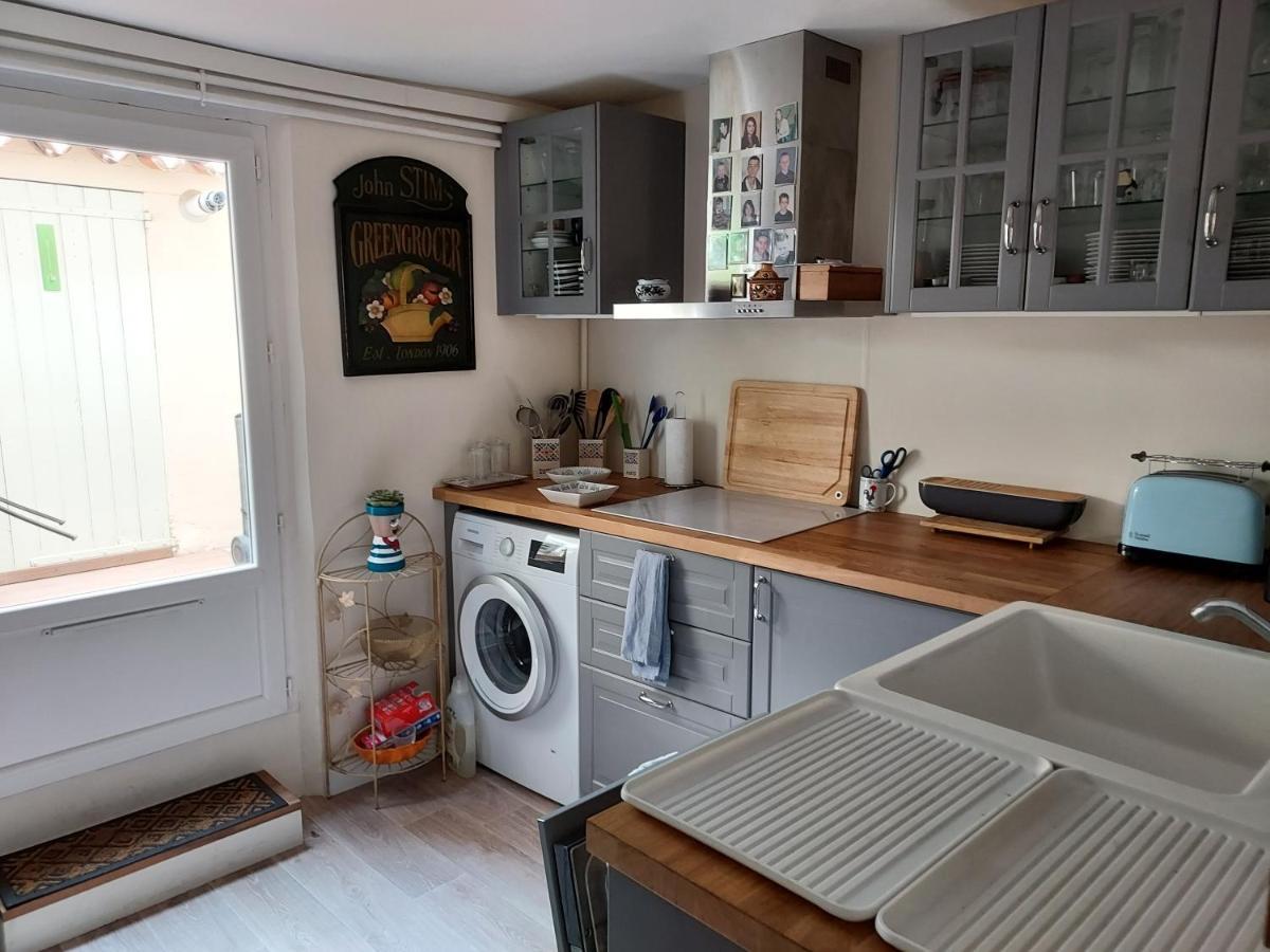 Rez-de-chaussée privatif spacieux 3* d'une villa centre ville Hyères Extérieur photo