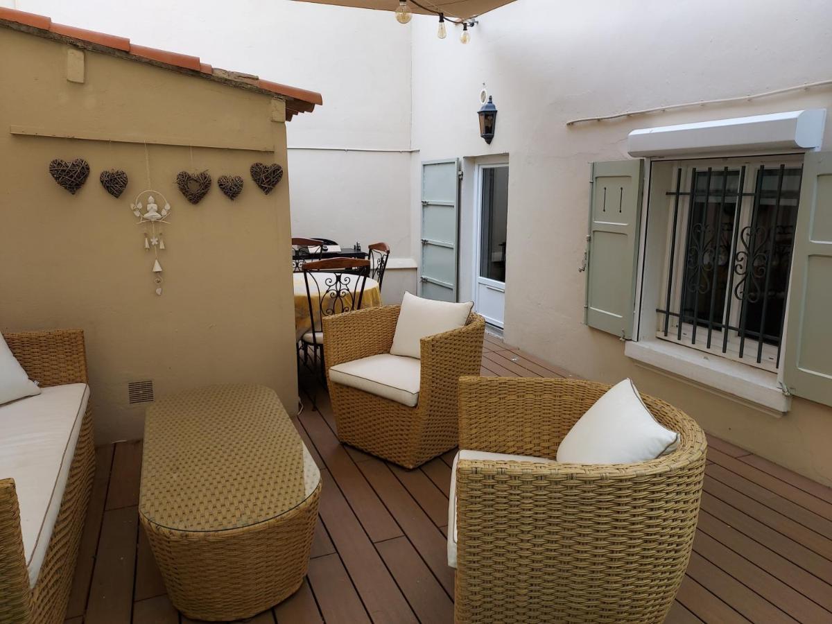 Rez-de-chaussée privatif spacieux 3* d'une villa centre ville Hyères Extérieur photo
