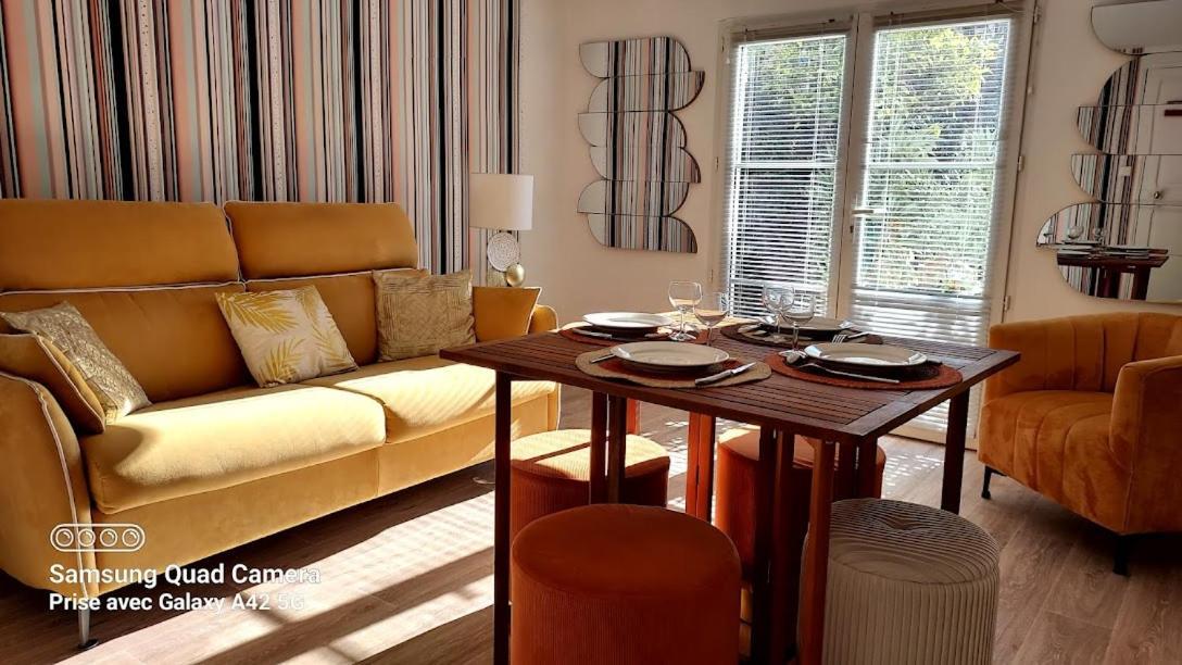 Rez-de-chaussée privatif spacieux 3* d'une villa centre ville Hyères Extérieur photo